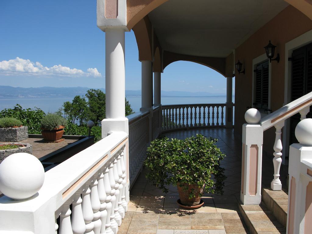 Bed And Breakfast Villa Iris Mošćenička Draga Екстериор снимка